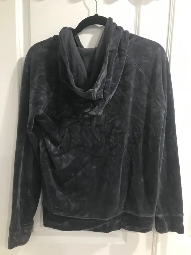 women/teen hoodies/sweater/tops in Women's - Tops & Outerwear in Ottawa - Image 6