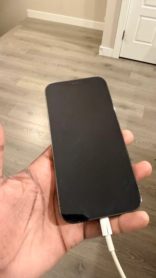 IPhone 12 Pro with charger and block - unlocked in Cell Phones in Calgary - Image 4