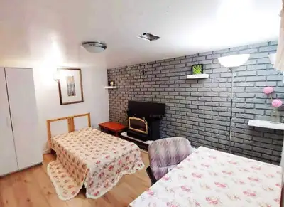A clean and comfortable private room is available for a female tenant in a convenient Scarborough lo...