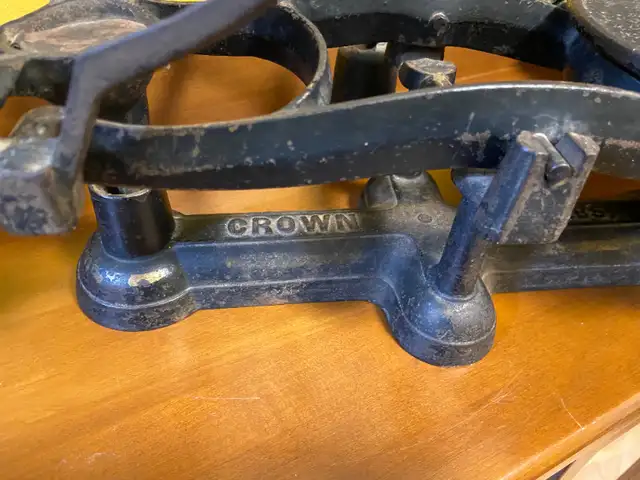 Antique crown cast iron scale in Arts & Collectibles in Oshawa / Durham Region - Image 3