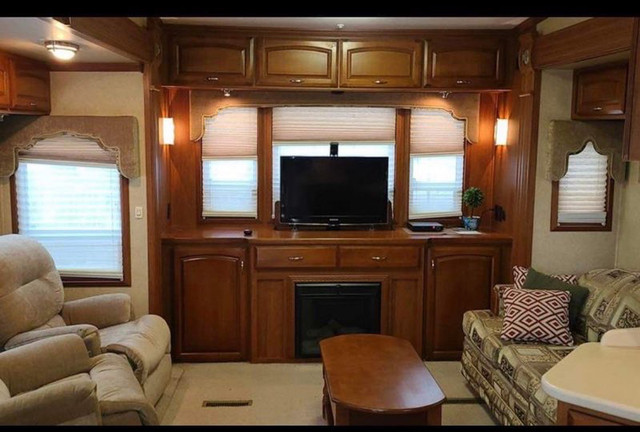 5th Wheel 38’ Double Suites at Christina Lake BC in RVs & Motorhomes in Nelson - Image 3