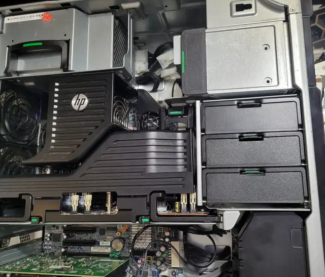 HP Z620 2xE5-2697v2 2.7/3.5GHz 384GB RAM 1.6TB SSD+5TB HDD in Desktop Computers in City of Montréal - Image 4