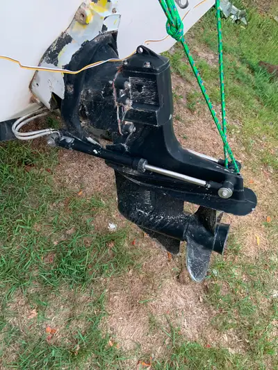 Hi , complete older Mercruiser outdrive . Pre Alpha , has the round lift eye on the top cover . From...