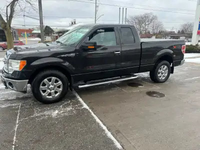 Very low km only 130 Km 2014 Ford F150 XTR 5.0 L V8 4 x 4 extended cab four-door 6 1/2 foot box tunn...