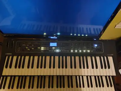 Yamaha CK61 comme neuf, avec sac de transport, 800$ ferme. NUMA Organ 2, comme neuf, avec sac de tra...