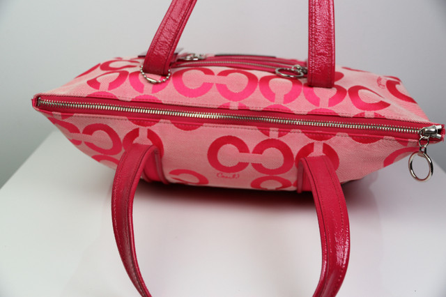 Coach tote bag in Women's - Bags & Wallets in Gatineau - Image 2