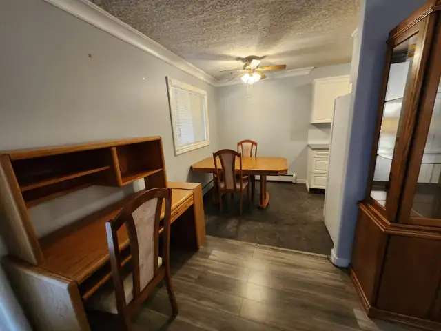 Apartment full of furniture-SOLD!62863277400577123