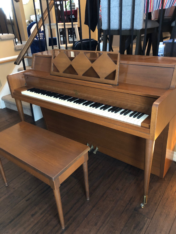 Piano (free) in Pianos & Keyboards in Oshawa / Durham Region
