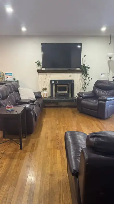 Furnished Room for Rent – Palliser SW, Calgary Available soon. Private furnished bedroom in a beauti...