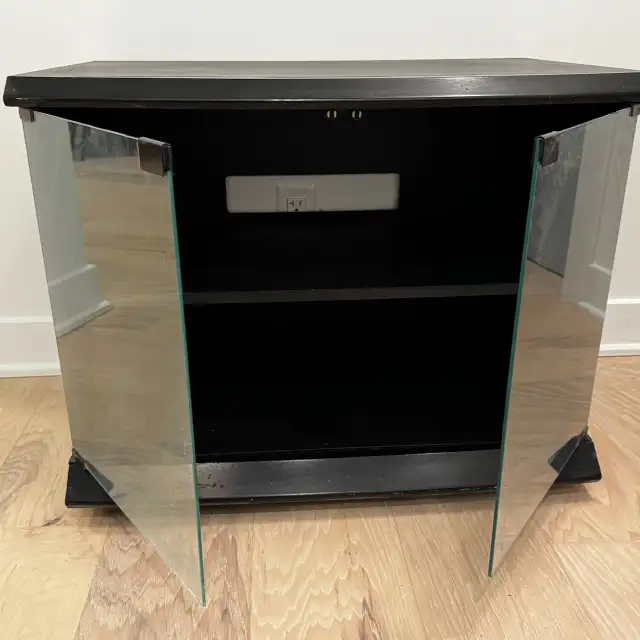 Black TV Stand - Meuble TV Noir avec portes vitrées in TV Tables & Entertainment Units in City of Montréal - Image 3
