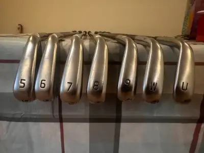 Selling 1 year old Ping i530 irons with Graphite Reg Flex Shafts. Upgraded medium size Lamkin Grips...