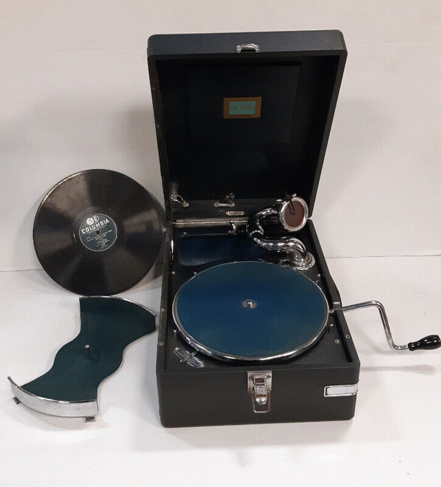 HMV Electrola Portable Gramophone in Arts & Collectibles in City of Toronto - Image 2