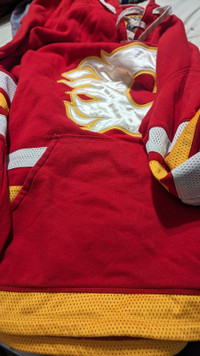 Men's Large Calgary Flames Jersey Hoodie