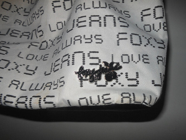 Foxy Jeans Hand Bag dans Femmes - Sacs et portefeuilles  à Ville de Montréal - Image 2