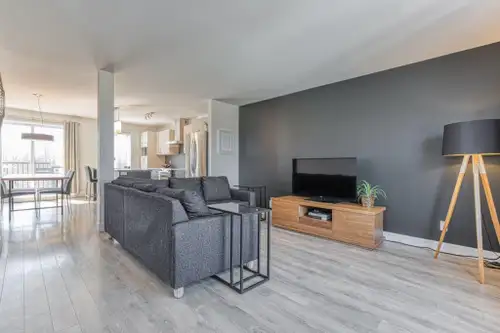 WOW!!! Le plus beau condo à louer. Magnifique condo sur 2 étages bénéficiant d'un belle luminosité a...