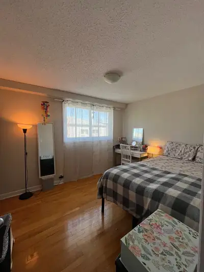 One Room for Rent in a Cozy 3-Bedroom Townhome! • ️ Available Room: Rent is $700/month including uti...