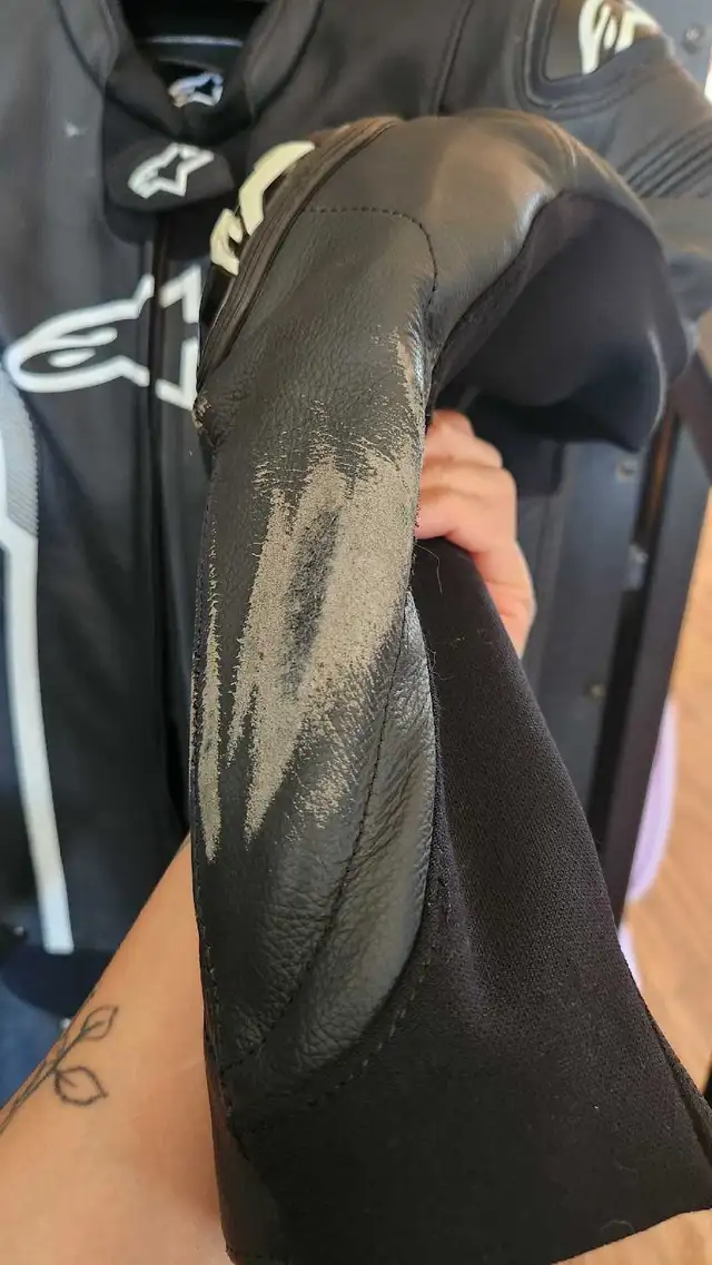 Womens Alpinestars Race Suit Size 4 in Other in Edmonton - Image 6