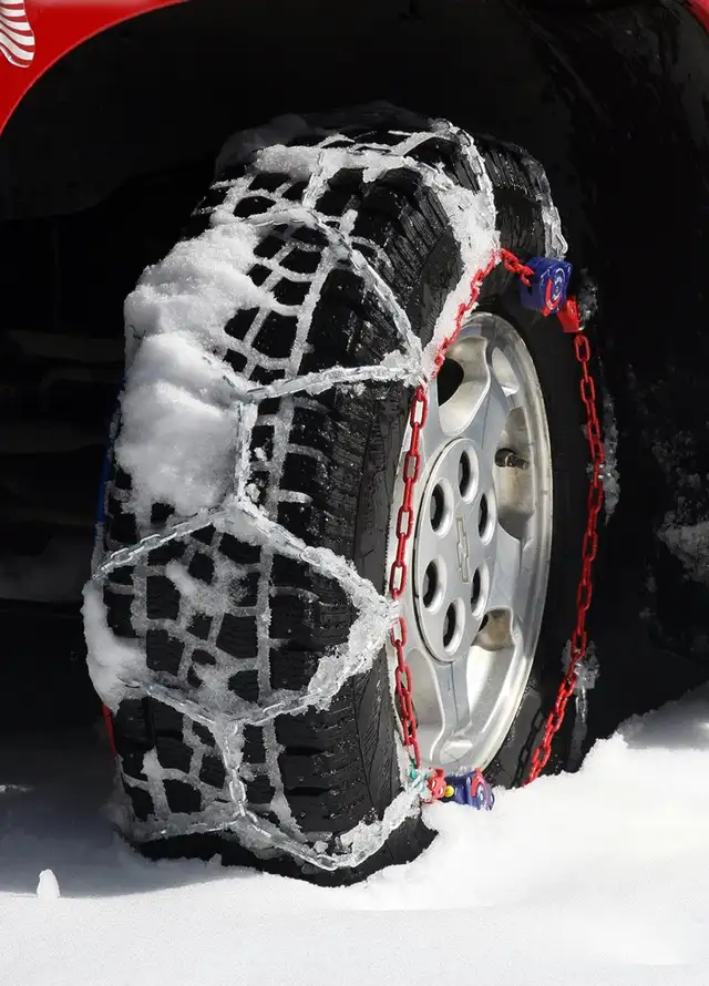 Brand new tire chains - self adjusting for 15”-24” wheels in Tires & Rims in St. Catharines - Image 5