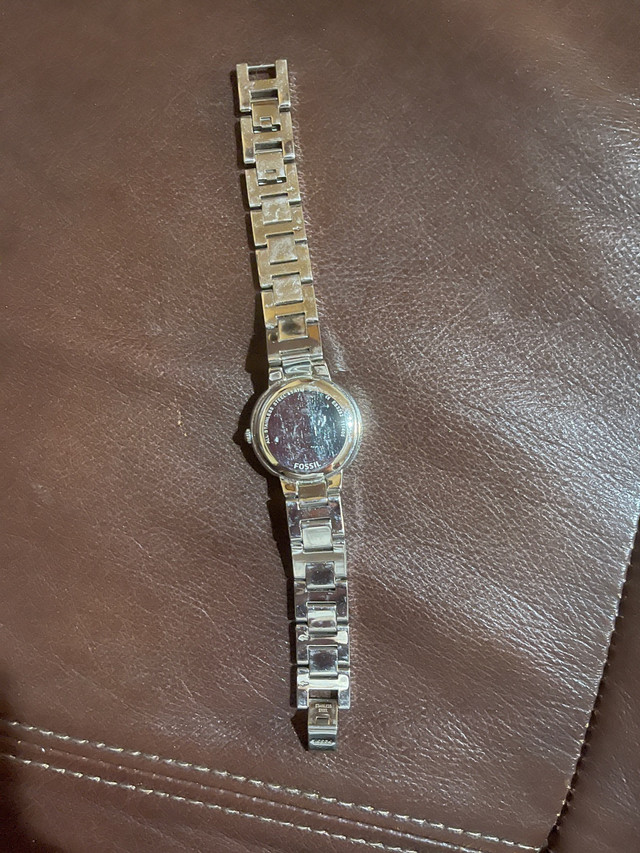 Women’s Fossil Watch in Jewellery & Watches in City of Halifax - Image 2