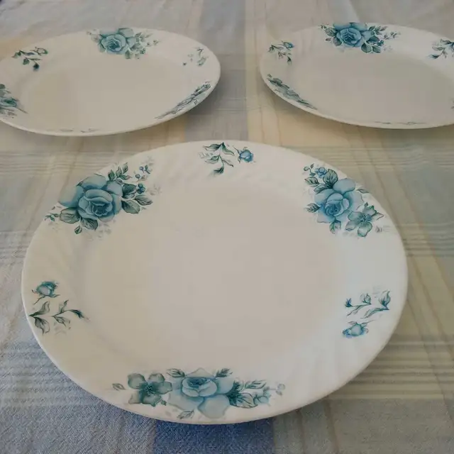 3 Large Corelle Blue Velvet Dinner Plates, 10 Inches