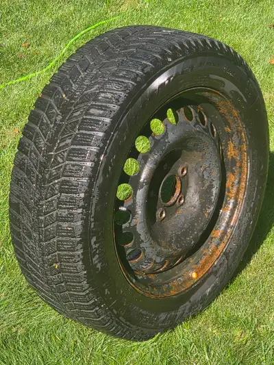 P 225/60 R-17 (103 H Extra load) Montés sur roues d'acier. Jamais de crevaison. Un seul hiver d'util...