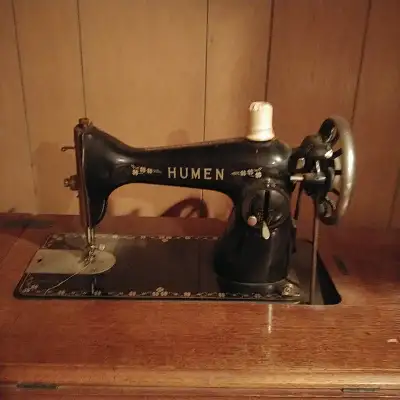 Not sure on year . Very old .It works .. Might be from Eatons .Comes with lots of extras .In great s...