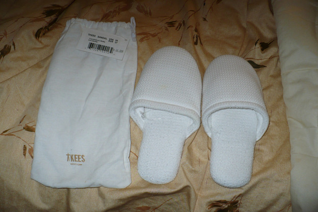 women's tkeees slippers size 6 in Women's - Other in Mississauga / Peel Region