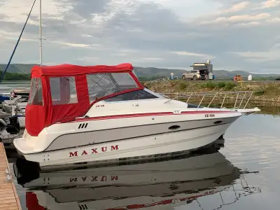 Great family cruiser includes slip for season at Marina on beautiful Ottawa River in Dunrobin…also i...