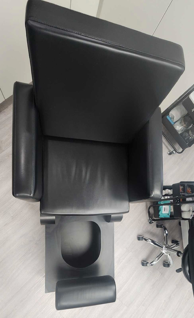 Pedicure Chair - plumbing free!  in Other in Thunder Bay - Image 2