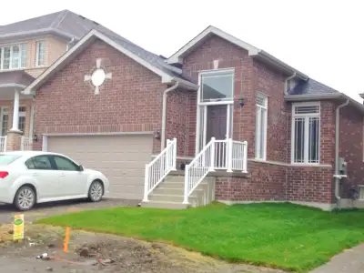 ALL INCLUSIVE – 3 BED / 2 BATH UPPER-LEVEL HOME – WEST END PETERBOROUGH Available April 1, 2026 Spac...