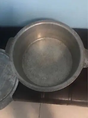 Cooking pot with lid utensils in Kitchen & Dining Wares in Mississauga / Peel Region - Image 3