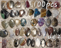 100 pièces, pendentifs de mineraux. Minerals pendants set.