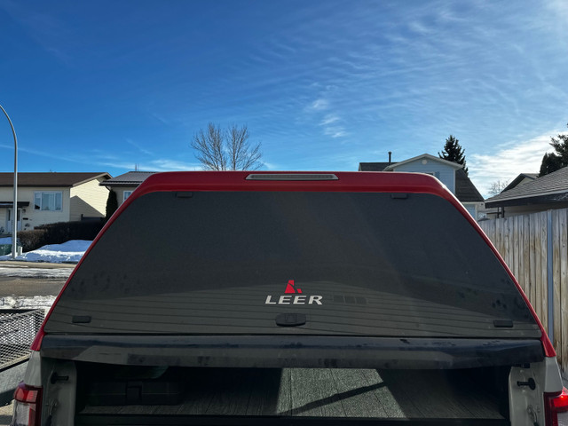 Leer Topper 2015-2020f150 5.5’box in Auto Body Parts in Red Deer