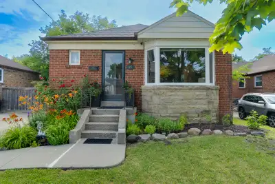 FOR LEASE: 3 BED + 1 BATH RENOVATED BUNGALOW IN NORTH YORK 45 Mayall Avenue Main (Jane & Wilson), No...