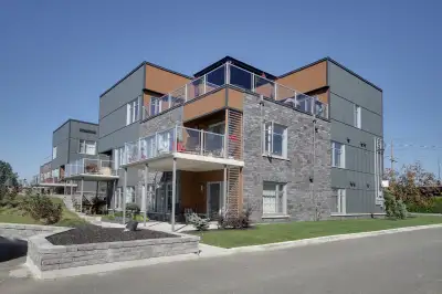 41/2 à 5minutes hôpital hôtel Dieu Sherbrooke