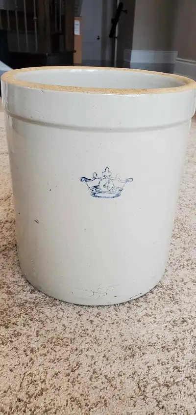 Vintage Crown Crock #4 No cracks.