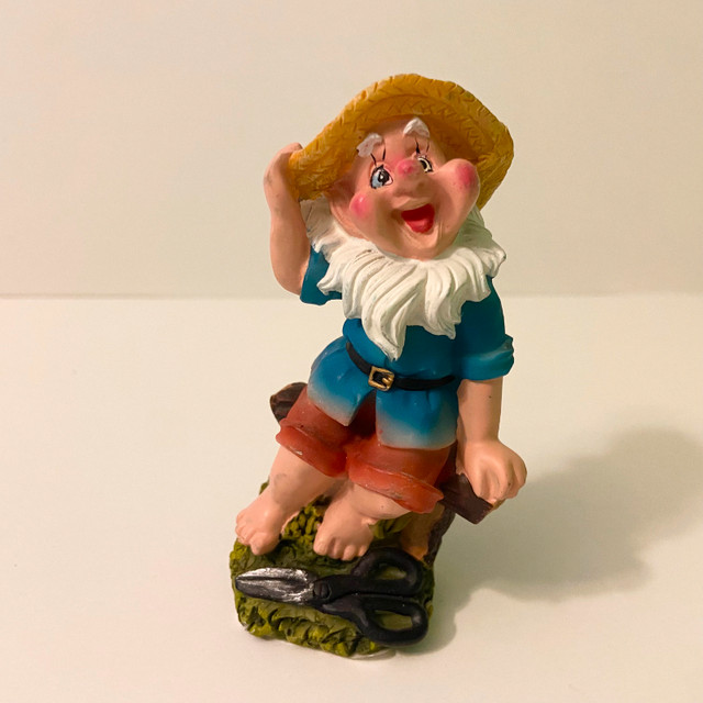 Vintage Lot of 3 Dwarf Gnomes Figurines 4 Inch Tall Sabre in Arts & Collectibles in City of Toronto - Image 4