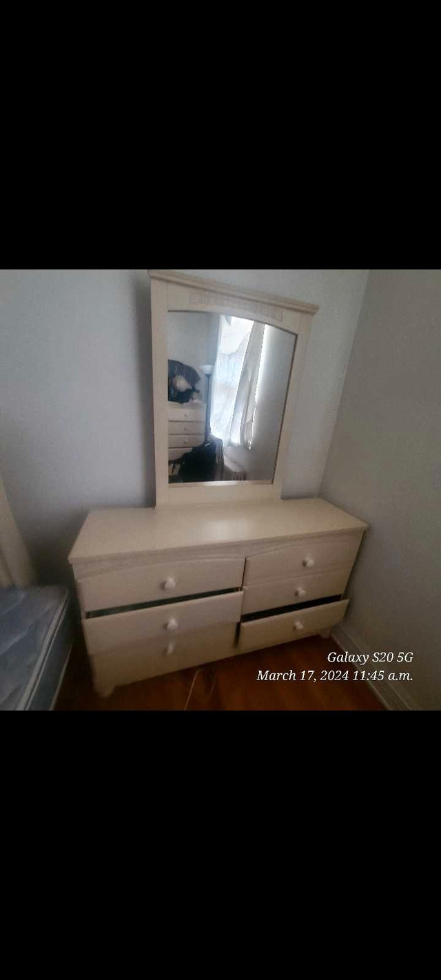 Full Set - Double Bed - Mirror Dresser - Two Regular Cabinets  dans Lits et matelas  à Ville de Montréal - Image 4