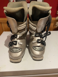Ski boots size 9