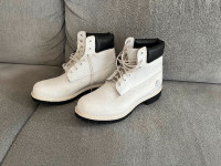 Men’s 9.5M White Timberland boots. Gently used. $50