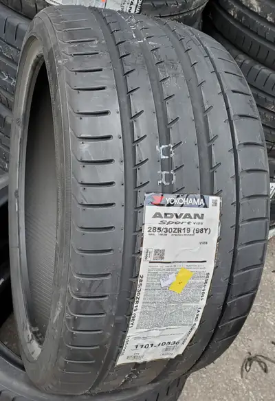 285 / 30 ZR 19 TIRE for: Alfa Romeo Giulia, Chevy Corvette, Mercedes-Benz C63 AMG, CLS550, SL450, 28...