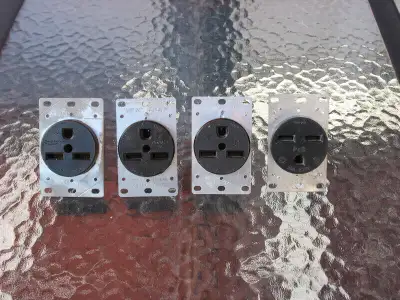 4 prises 250 Volts  30 ampères, View more