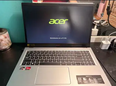 PAS D'ÉCHANGE JE SUIS LA POUR VENDRE !!! Awesome Acer Aspire 3 15 laptop. Has AMD Ryzen 7000 Series...