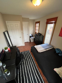 2 rooms available- McMaster U male students