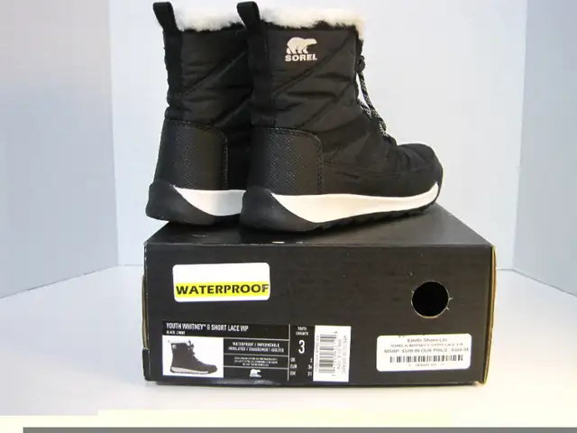 Boys' Sorel Winter Boots Size 3Y in Other in Oakville / Halton Region - Image 6
