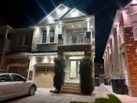 MASTER BEDROOM AND ROOM AVAILABLE - Brampton.