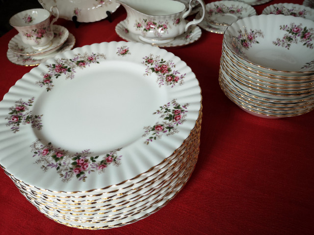 Service de vaisselle Royal Albert en porcelaine fine – Lavender | Kitchen &  Dining Wares | Ottawa | Kijiji