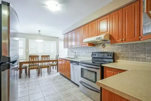 Room available for rent near Gateway Terminal Brampton in Room Rentals & Roommates in Mississauga / Peel Region - Image 4