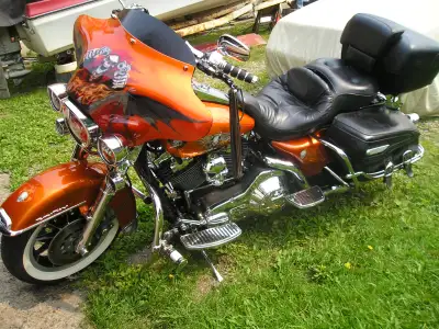 Harley roadking classic first year of the twin cam 1450 E.F.I. only 46k on it, thousands of $$. spen...