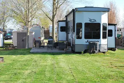 2021 Jayco Jay Flight Destination 40DLFT Amazing double loft trailer with all the comforts of home....
